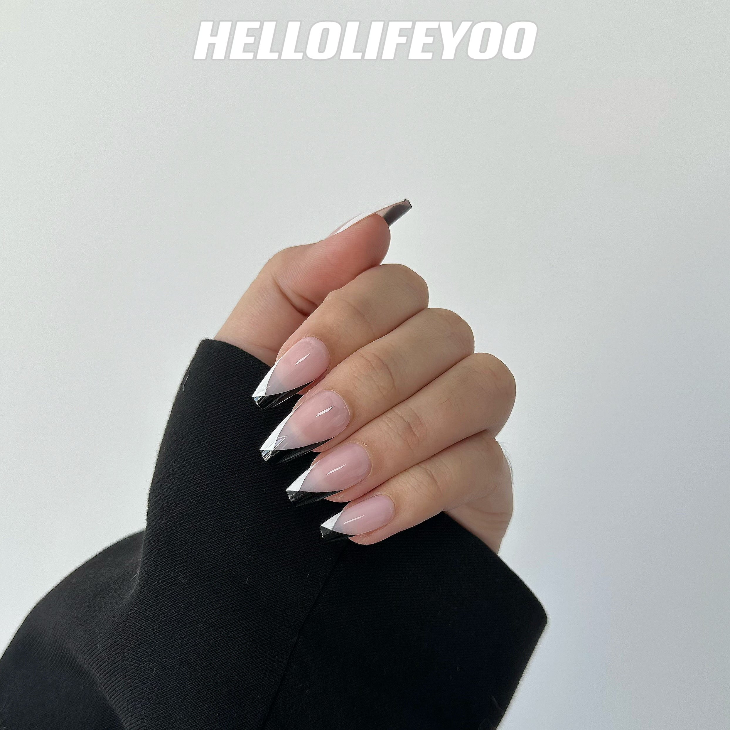 BLACK AND WHITE - 28 PCS