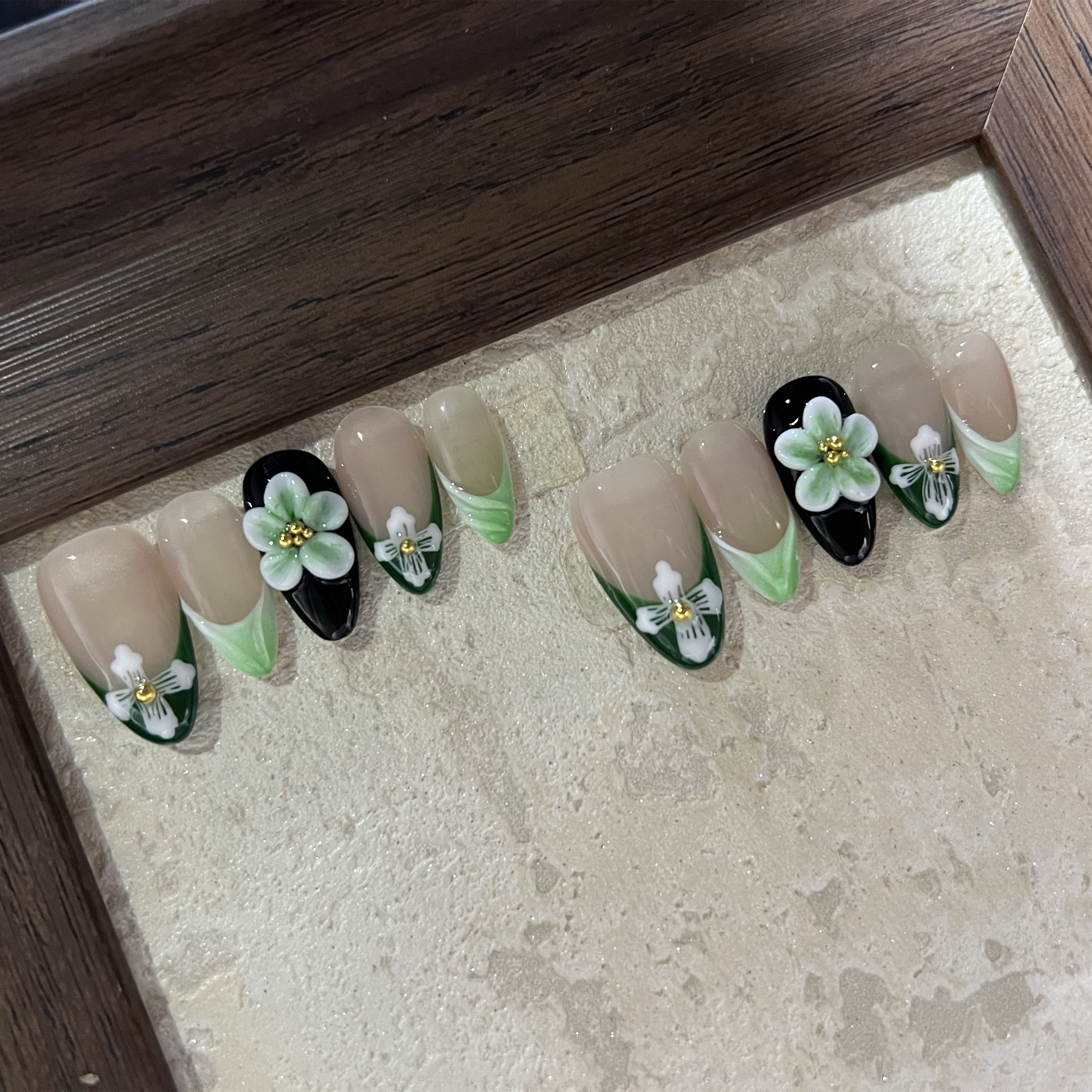 GREEN FLOWERS-TEN PIECES OF HANDCRAFTED PRESS ON NAIL