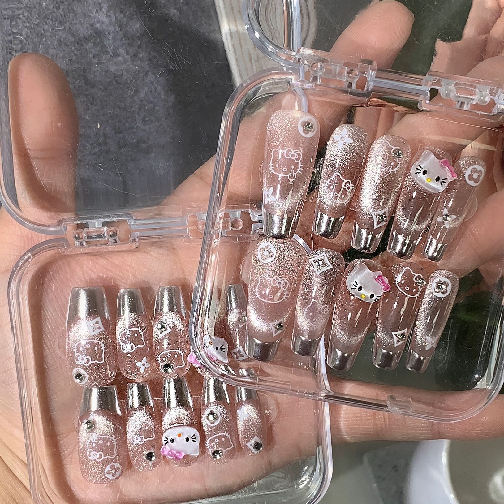 HELLO KITTY-TEN PIECES OF HANDCRAFTED PRESS ON NAIL